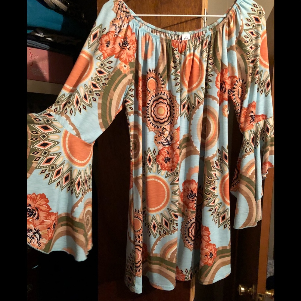 3/4 length bell sleeve, super soft and light